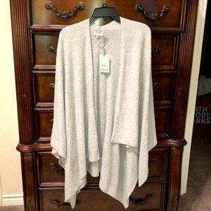 NWT Barefoot Dreams Weekend Wrap